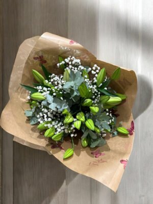 Bouquet de fleurs fraîches Athènes - Lys blanc, Gypsophile et Eucalyptus